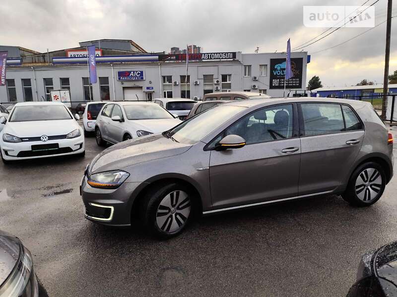 Хетчбек Volkswagen e-Golf 2015 в Києві