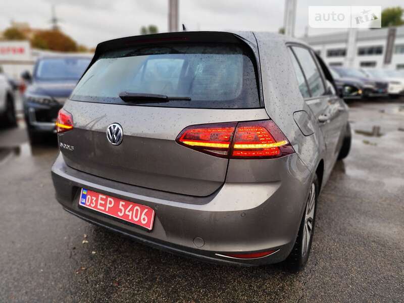 Хетчбек Volkswagen e-Golf 2015 в Києві