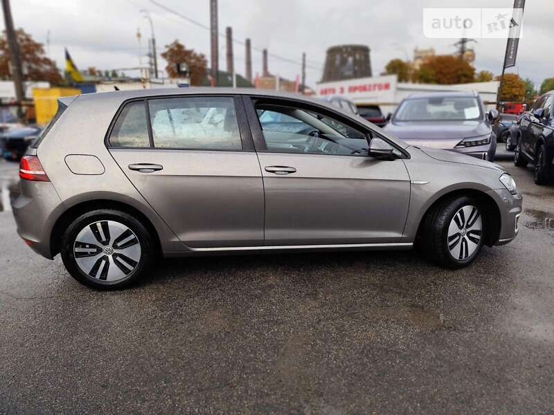 Хетчбек Volkswagen e-Golf 2015 в Києві