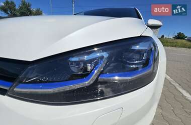 Хетчбек Volkswagen e-Golf 2018 в 