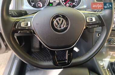 Хэтчбек Volkswagen e-Golf 2015 в 