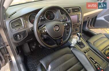 Хэтчбек Volkswagen e-Golf 2015 в 