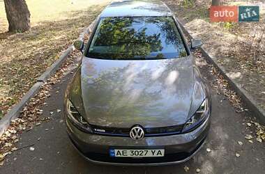 Хэтчбек Volkswagen e-Golf 2015 в 