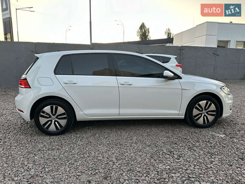 Хетчбек Volkswagen e-Golf 2018 в Києві
