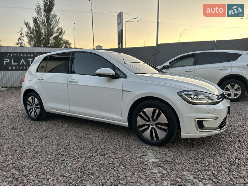 Хетчбек Volkswagen e-Golf 2018 в Києві