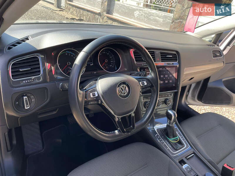 Хетчбек Volkswagen e-Golf 2018 в Тячеві