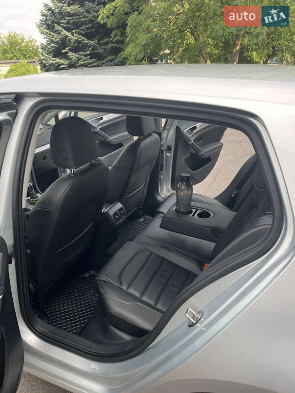 Хэтчбек Volkswagen e-Golf 2016 в Кривом Роге