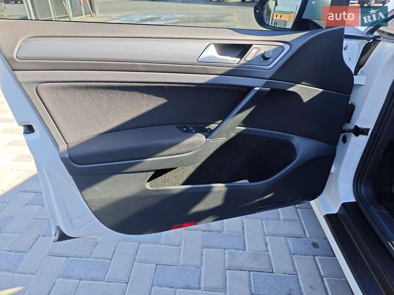 Хетчбек Volkswagen e-Golf 2017 в Полтаві