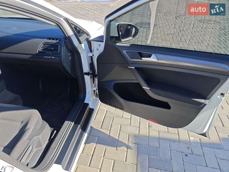 Хетчбек Volkswagen e-Golf 2017 в Полтаві