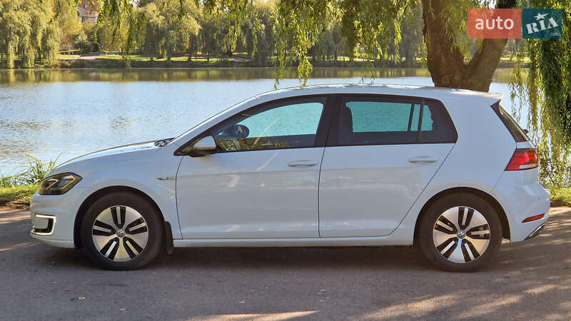 Хетчбек Volkswagen e-Golf 2017 в Рівному