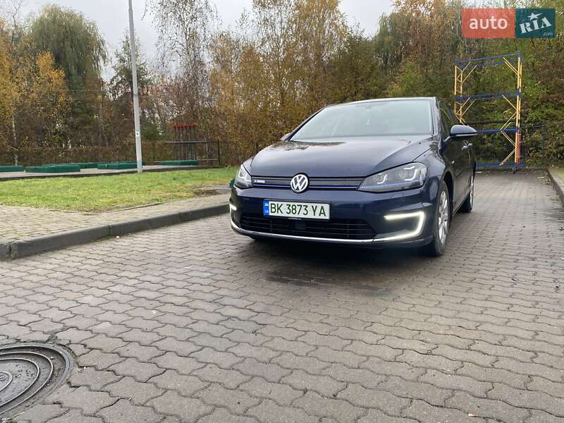 Хетчбек Volkswagen e-Golf 2015 в Рівному