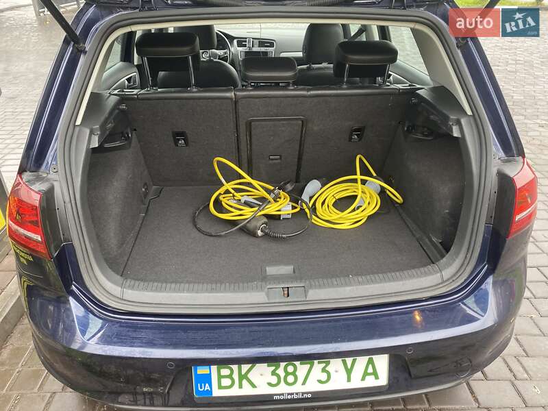 Хетчбек Volkswagen e-Golf 2015 в Рівному