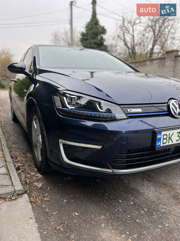 Хетчбек Volkswagen e-Golf 2015 в Рівному