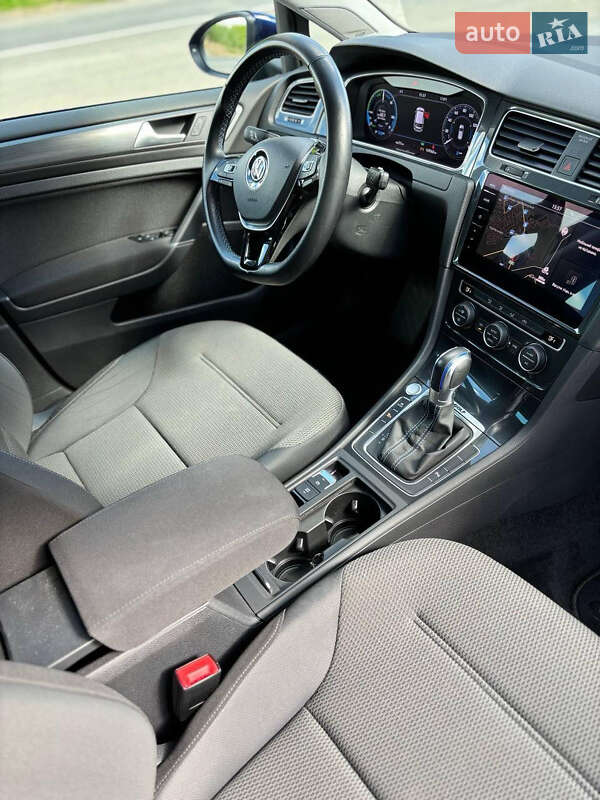 Хетчбек Volkswagen e-Golf 2018 в Ужгороді