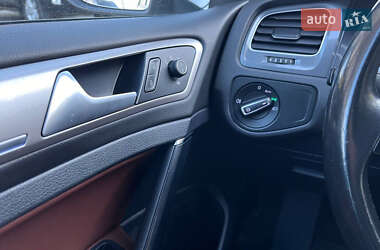 Хэтчбек Volkswagen e-Golf 2015 в 