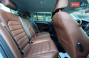 Хэтчбек Volkswagen e-Golf 2015 в 