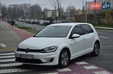 Хэтчбек Volkswagen e-Golf 2019 в 