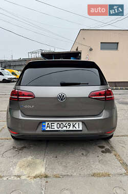 Хетчбек Volkswagen e-Golf 2015 в Дніпрі