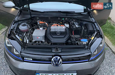 Хэтчбек Volkswagen e-Golf 2015 в Черновцах