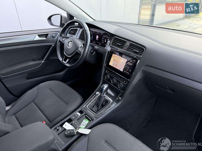 Хэтчбек Volkswagen e-Golf 2018 в Киеве