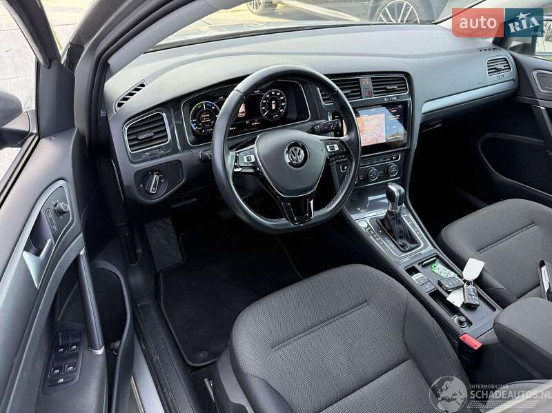 Хэтчбек Volkswagen e-Golf 2018 в Киеве