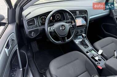 Хетчбек Volkswagen e-Golf 2018 в 