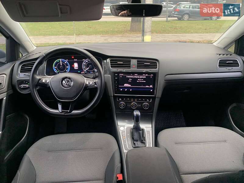 Хэтчбек Volkswagen e-Golf 2018 в Ужгороде