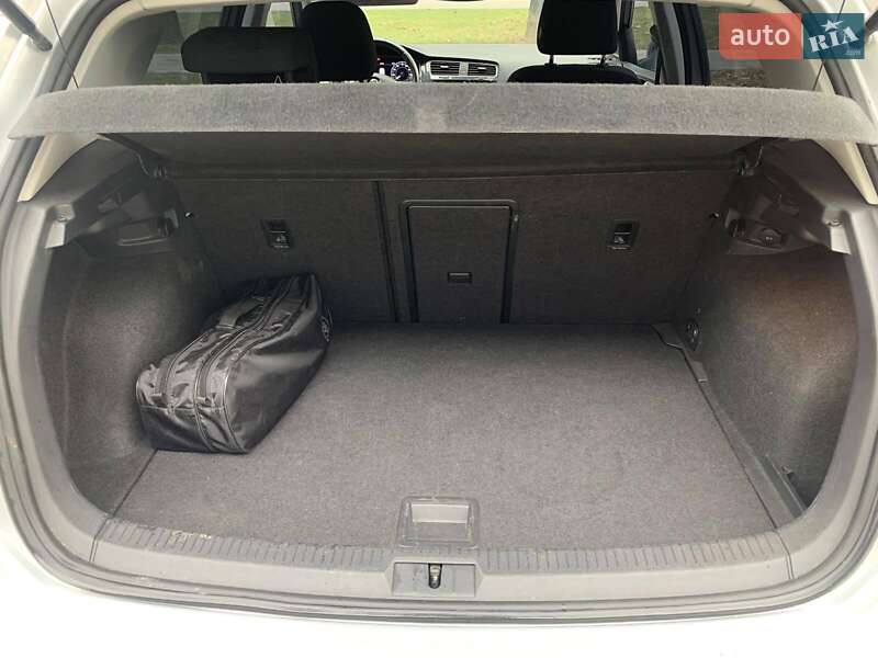 Хэтчбек Volkswagen e-Golf 2018 в Ужгороде