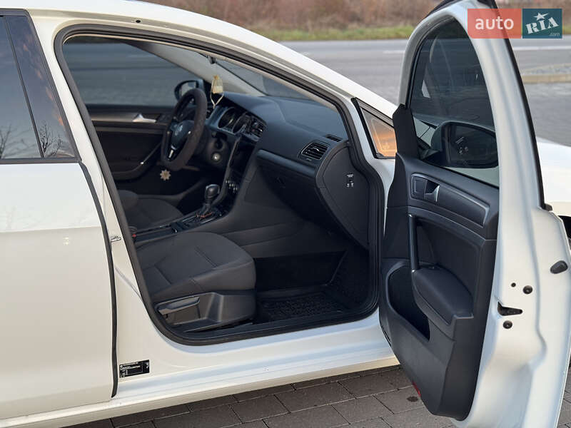 Хэтчбек Volkswagen e-Golf 2020 в Мукачево