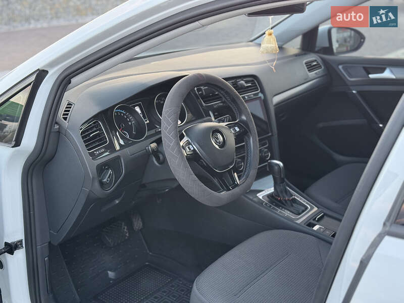 Хэтчбек Volkswagen e-Golf 2020 в Мукачево