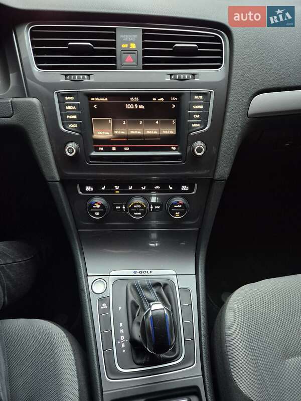 Хетчбек Volkswagen e-Golf 2015 в Івано-Франківську