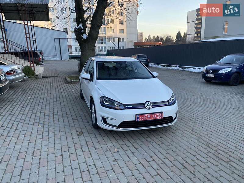 Хетчбек Volkswagen e-Golf 2015 в Чернівцях