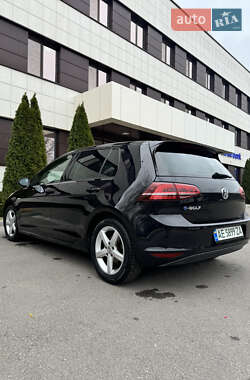 Хетчбек Volkswagen e-Golf 2015 в Дніпрі