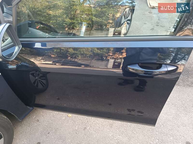 Хетчбек Volkswagen e-Golf 2016 в Дніпрі