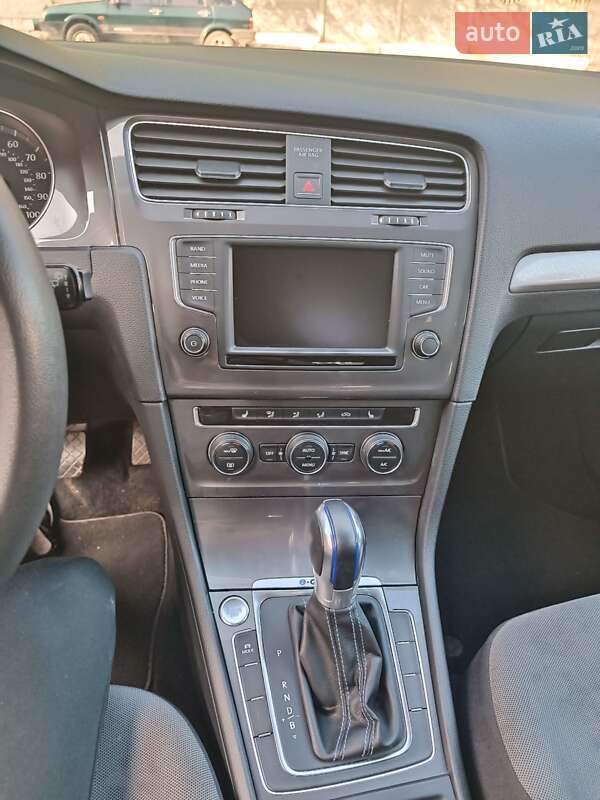 Хетчбек Volkswagen e-Golf 2016 в Дніпрі