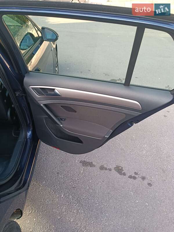 Хетчбек Volkswagen e-Golf 2016 в Дніпрі