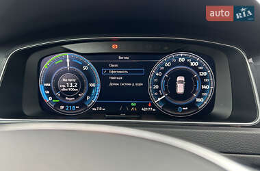 Хэтчбек Volkswagen e-Golf 2019 в 