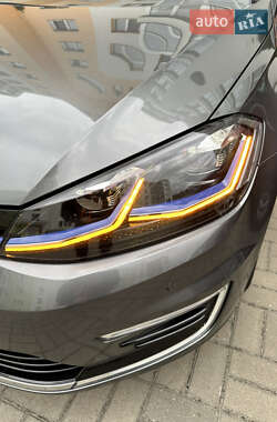Хэтчбек Volkswagen e-Golf 2019 в 
