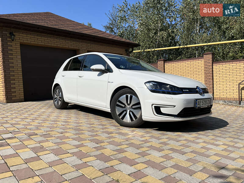 Хетчбек Volkswagen e-Golf 2016 в Дніпрі