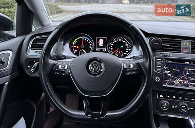 Хетчбек Volkswagen e-Golf 2016 в 