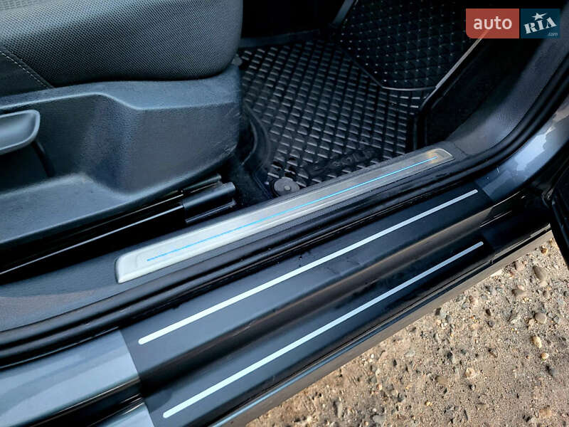 Хетчбек Volkswagen e-Golf 2018 в Ужгороді