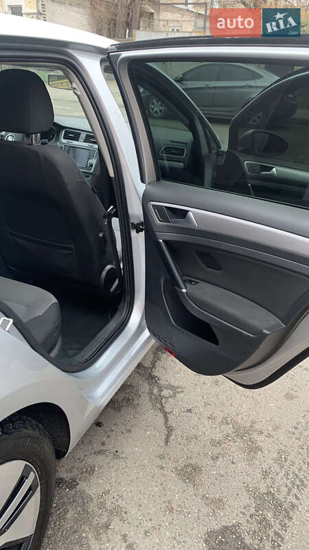 Хетчбек Volkswagen e-Golf 2015 в Запоріжжі