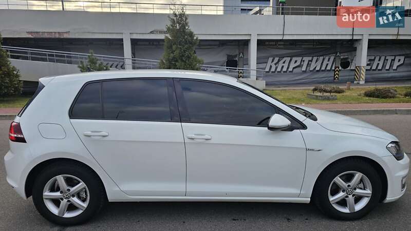 Хэтчбек Volkswagen e-Golf 2014 в Киеве