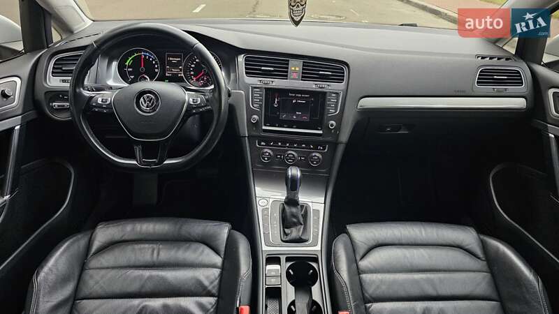 Хэтчбек Volkswagen e-Golf 2014 в Киеве