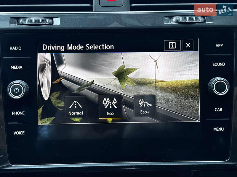 Хетчбек Volkswagen e-Golf 2019 в Києві