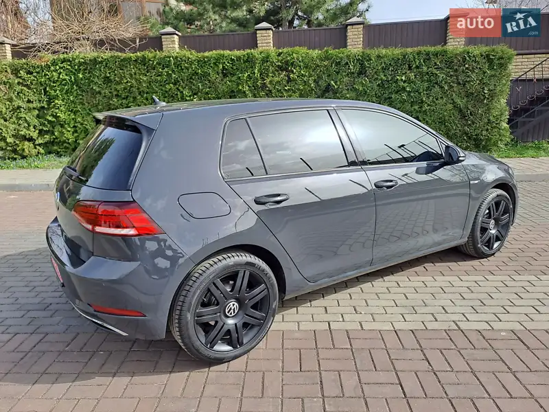 Хэтчбек Volkswagen e-Golf 2020 в 