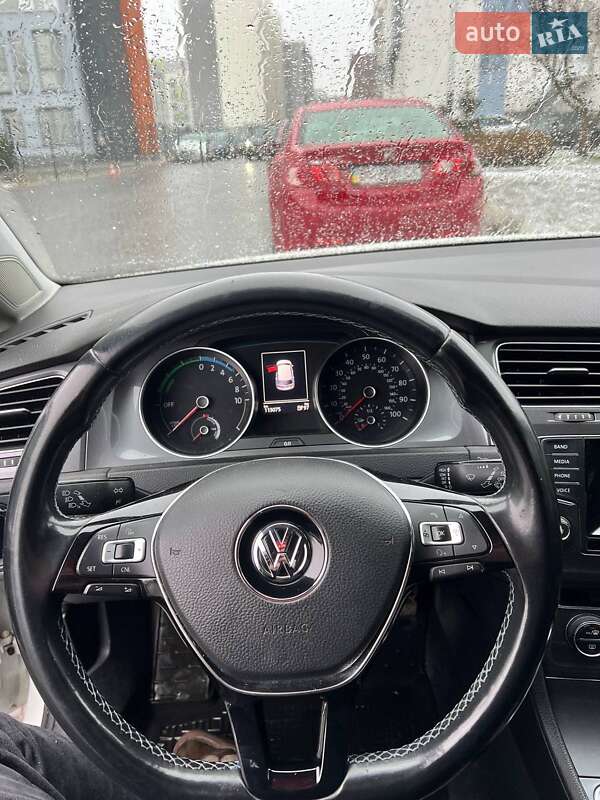 Хетчбек Volkswagen e-Golf 2015 в Львові