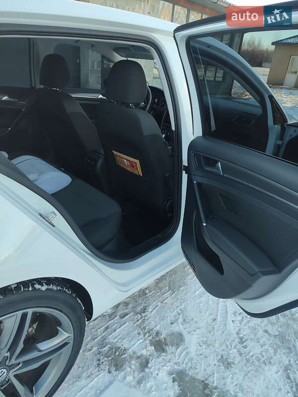 Хэтчбек Volkswagen e-Golf 2018 в Ивано-Франковске