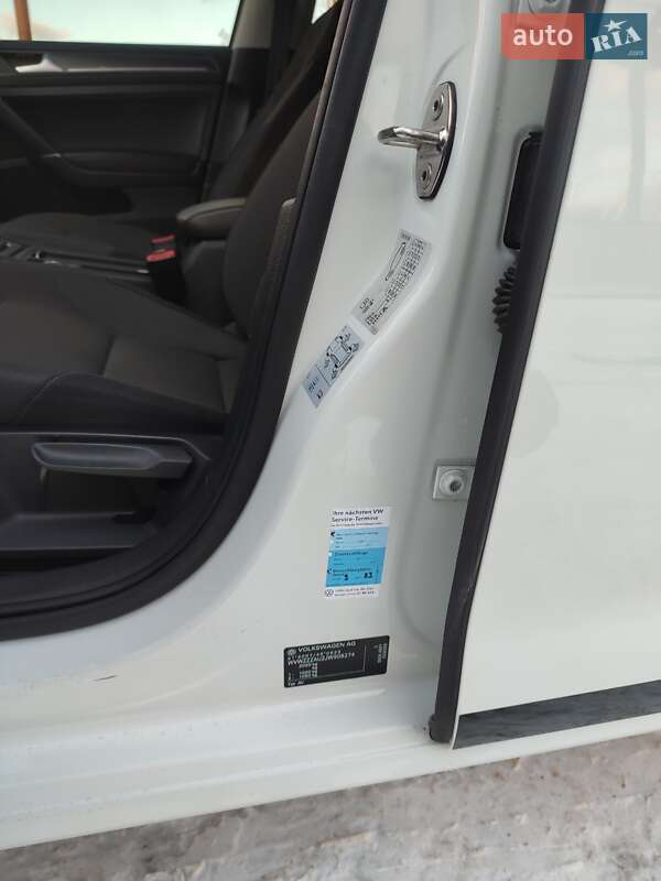 Хэтчбек Volkswagen e-Golf 2018 в Ивано-Франковске