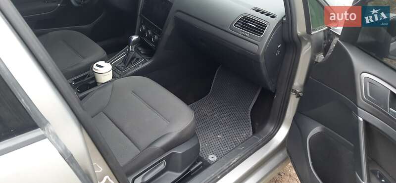 Хэтчбек Volkswagen e-Golf 2018 в Киеве